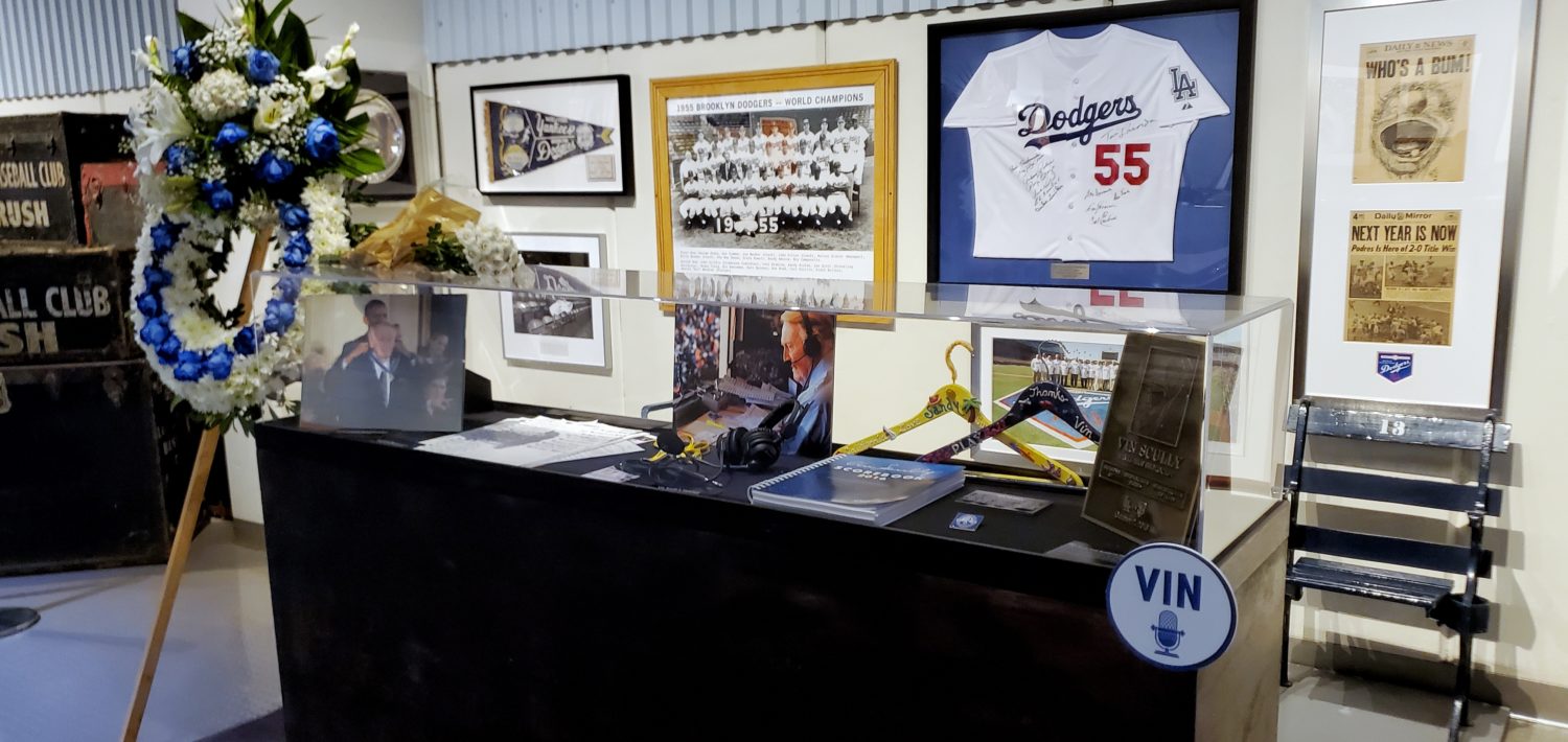 Dodgers honoring Vin Scully with commemorative patch on uniforms; Los  Angeles City Hall, LAX pylons lit blue - ABC7 Los Angeles